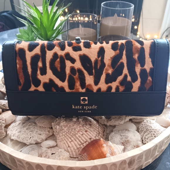kate spade Handbags - Kate Spade Leopard Calf Hair Clutch EUC